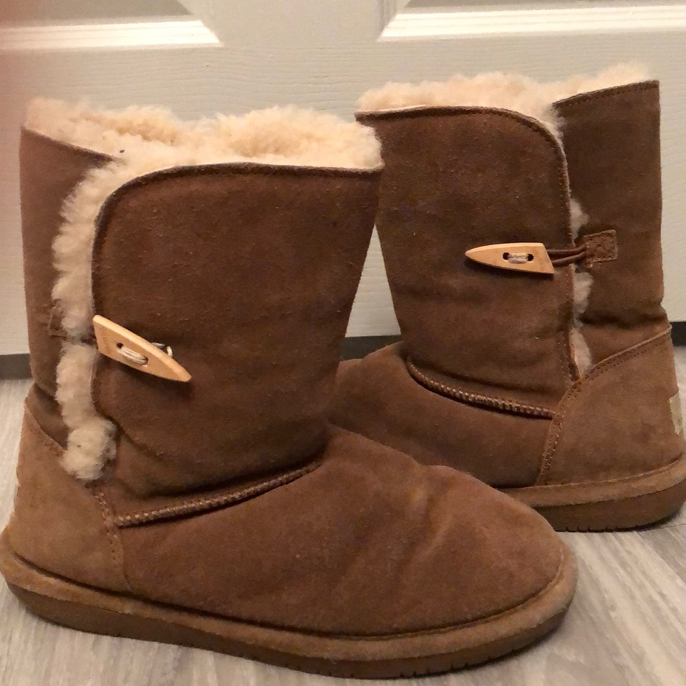Bearpaw tan suede boots